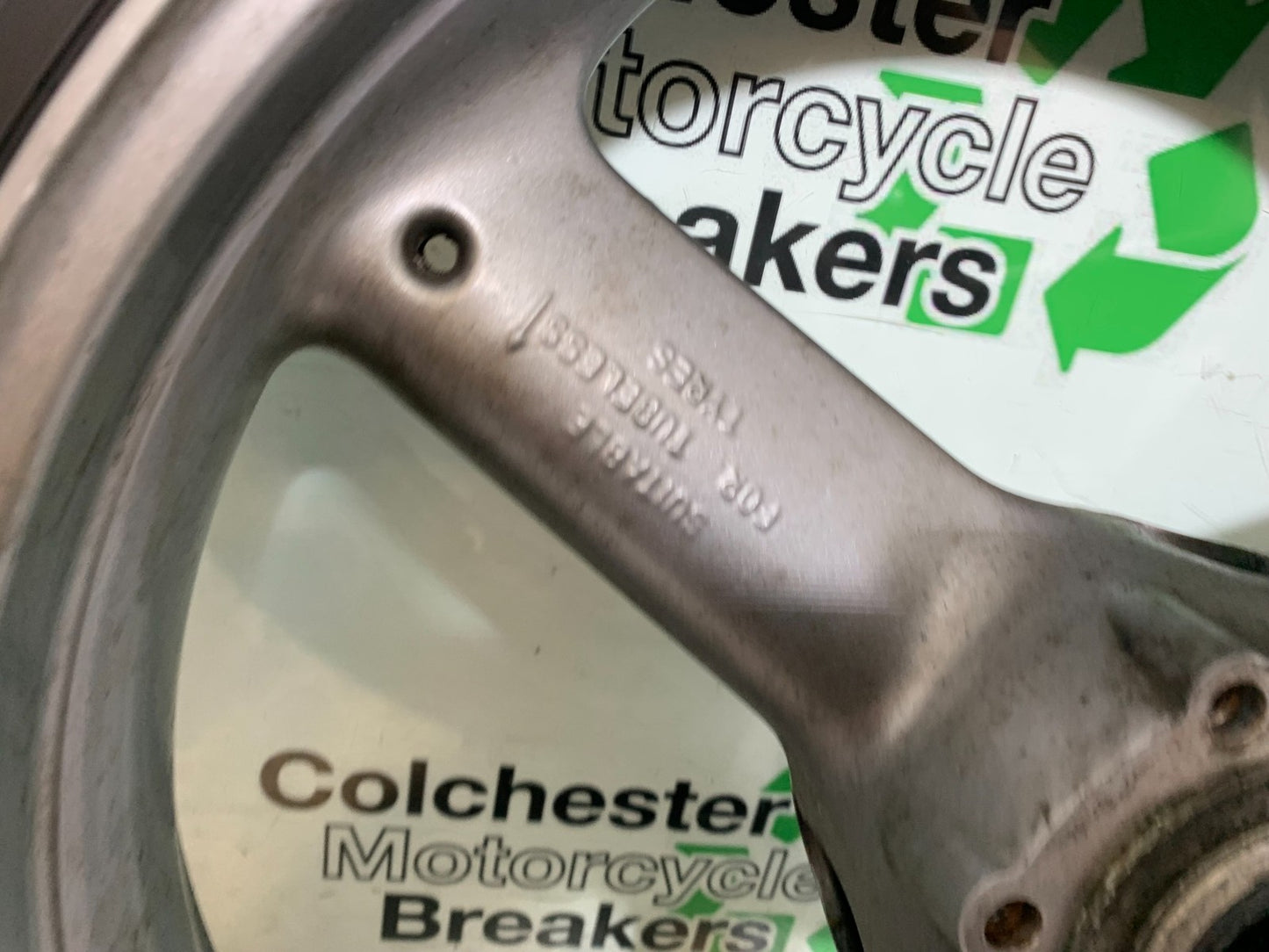 TRIUMPH 955I SPRINT RS FRONT WHEEL (NEW TYRE)  YEAR 1999-03 (CMB1313)
