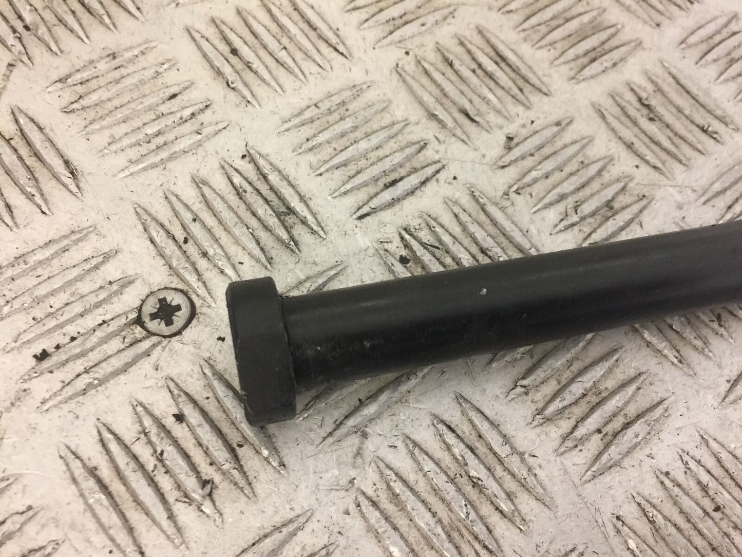 KTM 990 SUPERMOTO SWINGARM SPINDLE YEAR 2008 (STOCK 662)