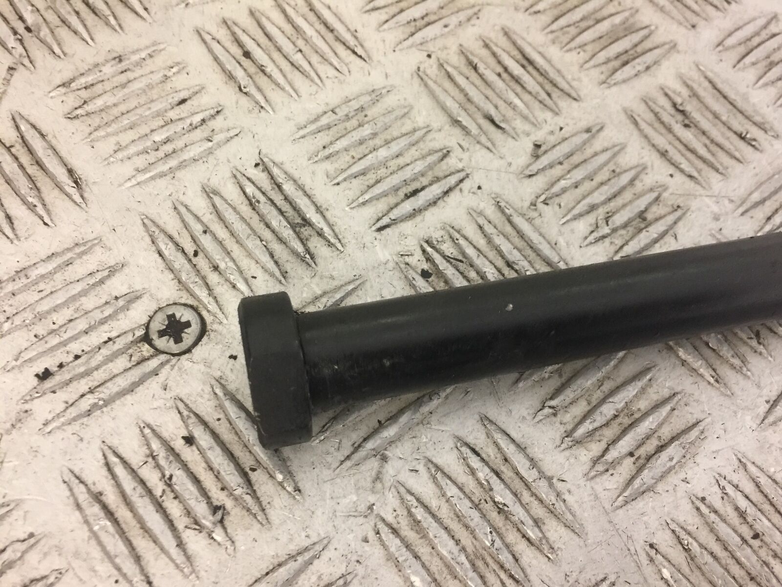 KTM 990 SUPERMOTO SWINGARM SPINDLE YEAR 2008 (STOCK 662)