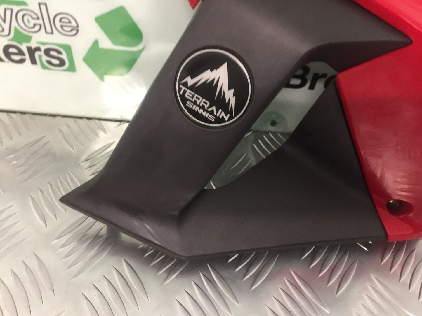 SINNIS TERRAIN 125 LEFT TANK COWL YEAR 2020 (STOCK 921)