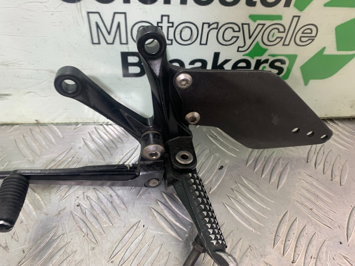 KAWASAKI ZX10R ZX10 R FRONT LEFT HANGER   2008-2010 (CMB1206)