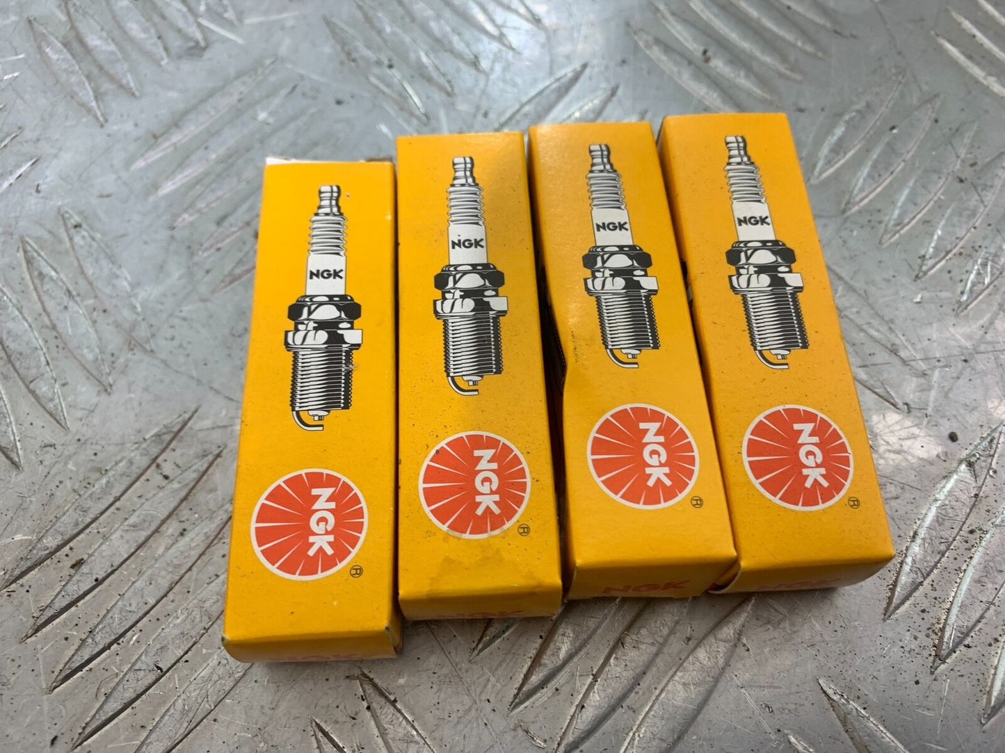 YAMAHA FJ1100 FJ 1100 4 X NGK SPARK PLUGS (NEW)   YEAR 1984-85 (CMB1101)