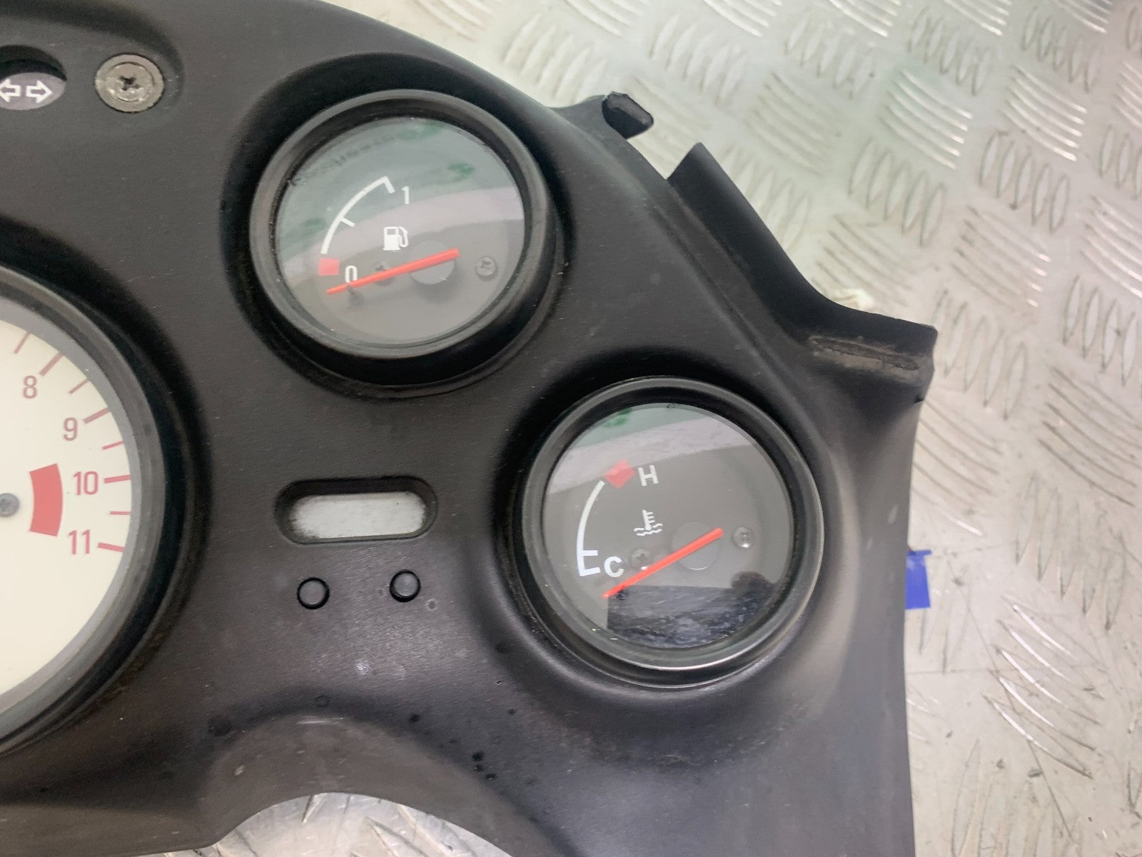 TRIUMPH 955i SPRINT ST CLOCKS SPEEDO DASH  1999-2004 (CMB1176)