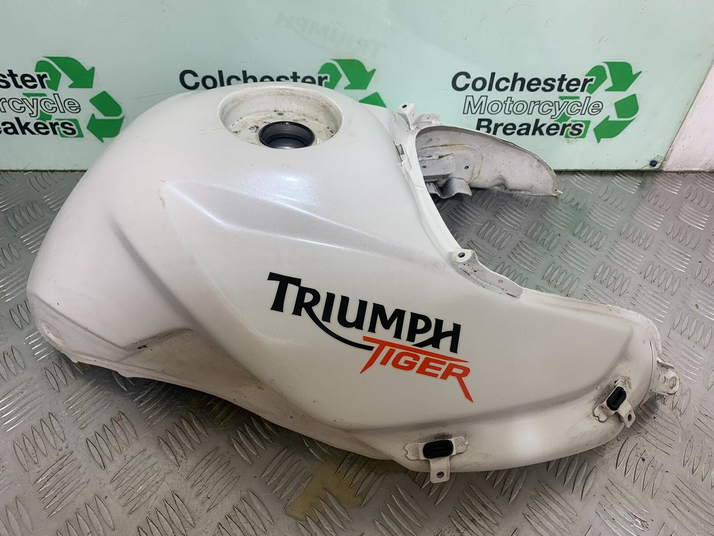 TRIUMPH TIGER 800 PETROL TANK  YEAR 2011-2014 (CMB1113)