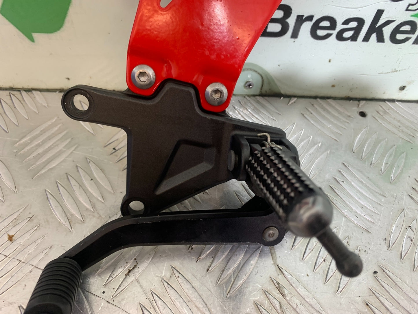 KAWASAKI ZX10R ZX 10R FRONT LEFT HANGER  YEAR 2011-2015 (CMB1154)
