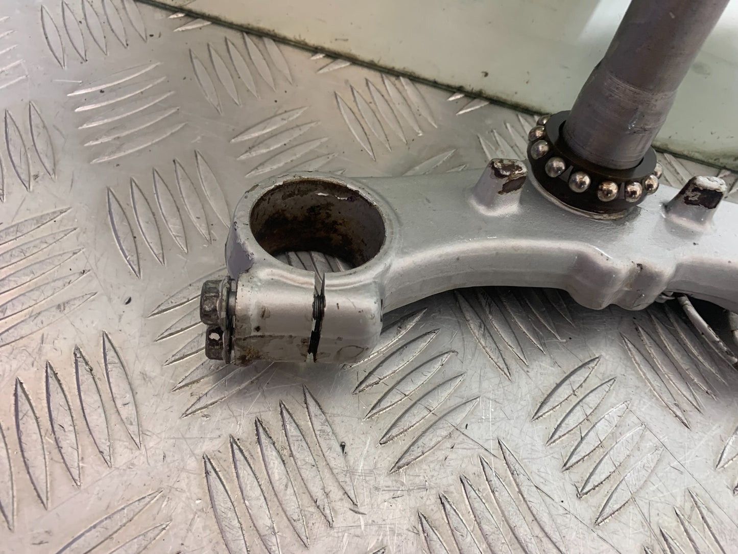 SUZUKI GSX750 INAZUMA BOTTOM YOKE   YEAR 1998-2003 (CMB1308)