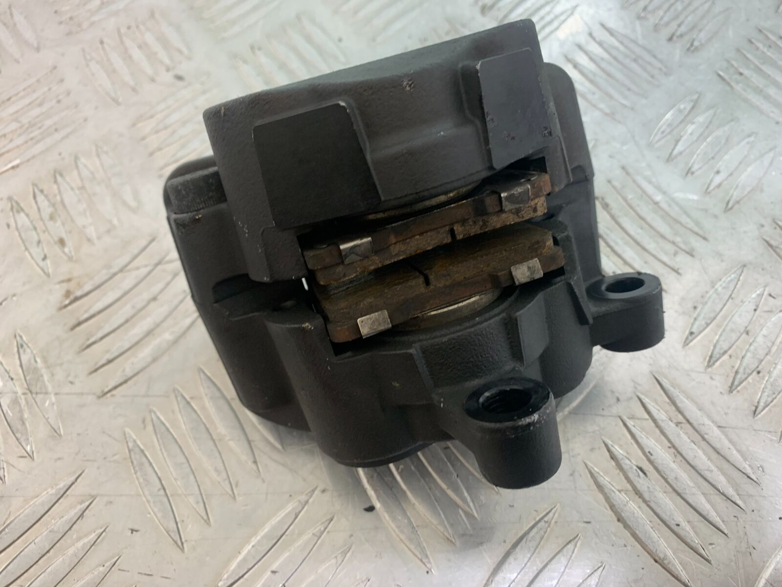 HARLEY DAVIDSON XL883 N IROD REAR BRAKE CALIPER  YEAR 2020  (CMB1116)
