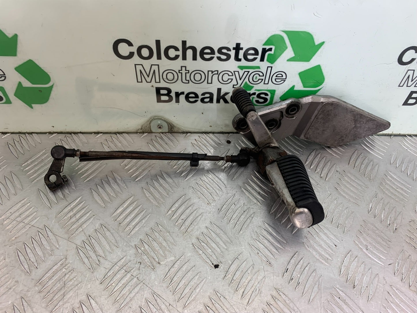SUZUKI GSF1200 GSF 1200 BANDIT FRONT LEFT HANGER   YEAR 2001-2004 (CMB1188)