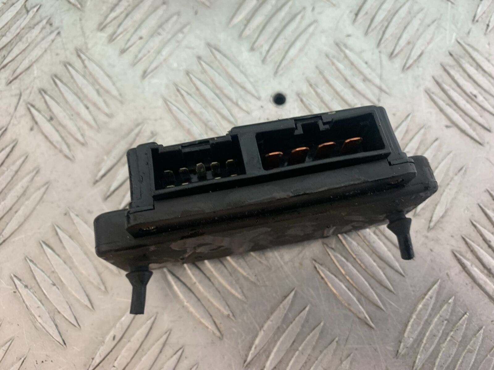 KAWASAKI ZX6R ZX636 FUSE BOX  YEAR 2002  (CMB1100)