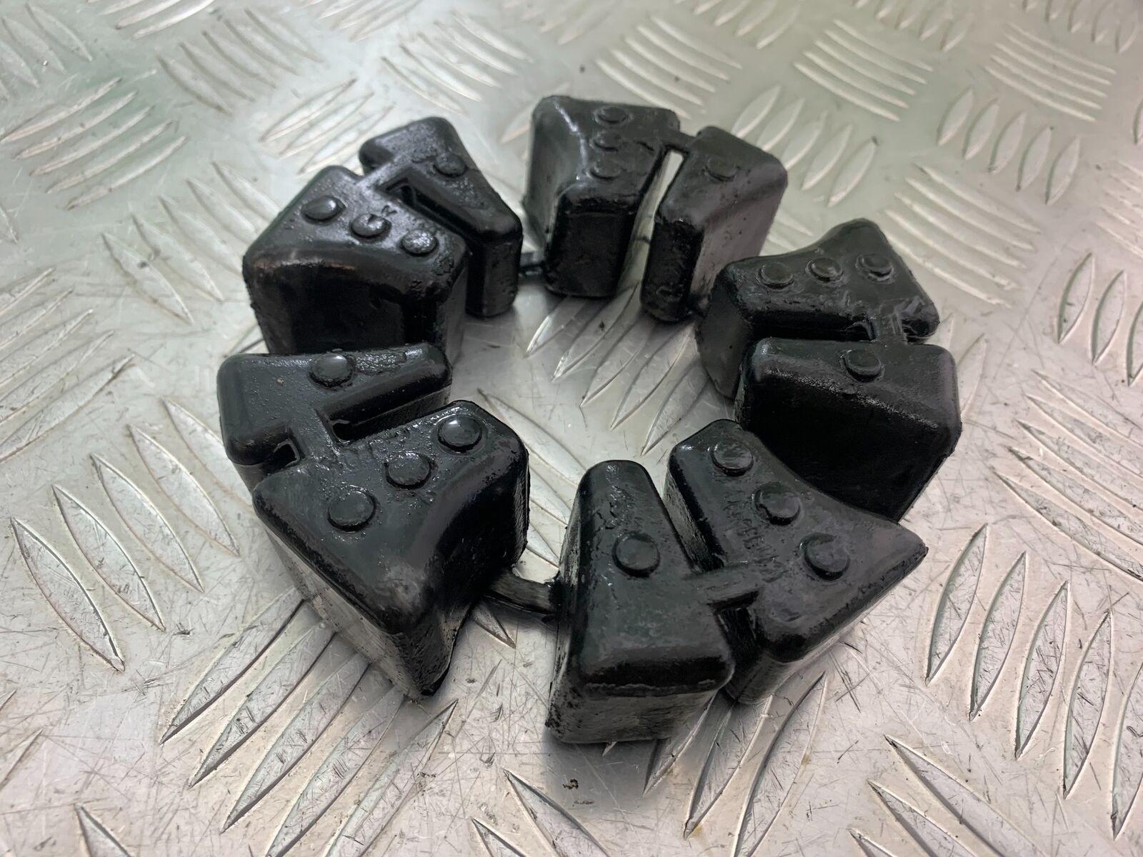 TRIUMPH THUNDERBIRD 1600 CUSH DRIVE RUBBERS  YEAR 2011 (CMB1107)