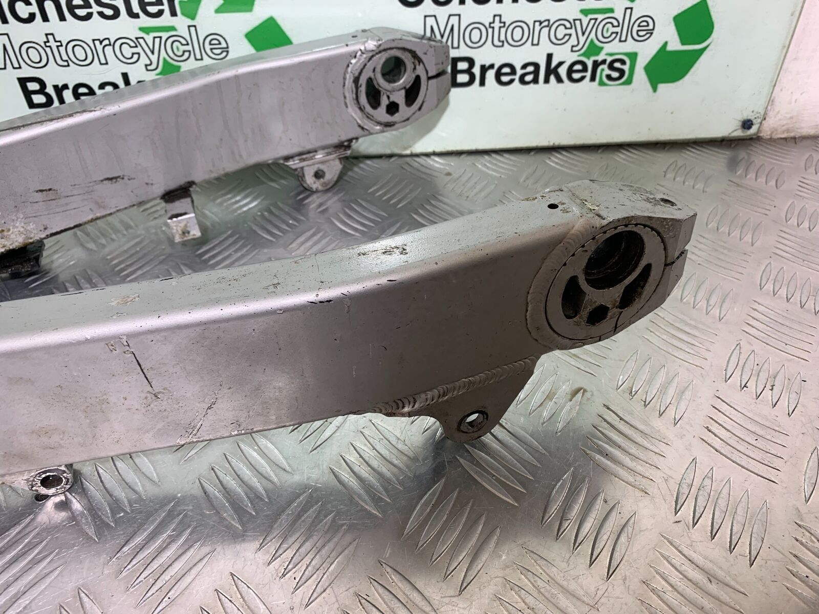 KAWASAKI ZR 750 ZEPHYR SWINGARM  YEAR 1991-95 (CMB1008)