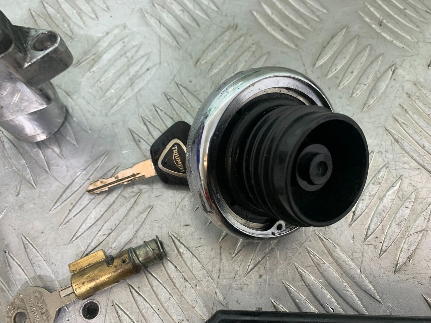 TRIUMPH THUNDERBIRD 1600 ECU LOCKS KEY  YEAR 2011 (CMB1107)