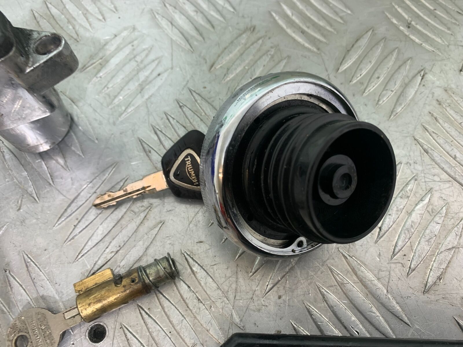 TRIUMPH THUNDERBIRD 1600 ECU LOCKS KEY  YEAR 2011 (CMB1107)
