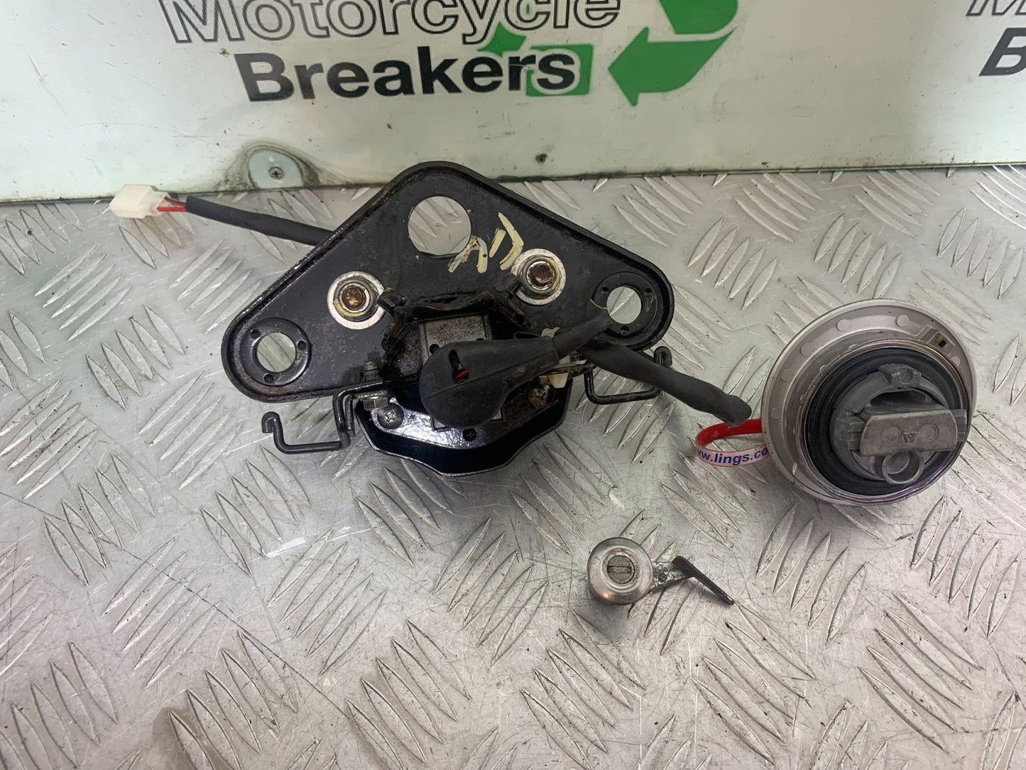 HONDA CBF125 CBF 125 LOCK SEAT AND KEY  YEAR 2009-14  (CMB1172)