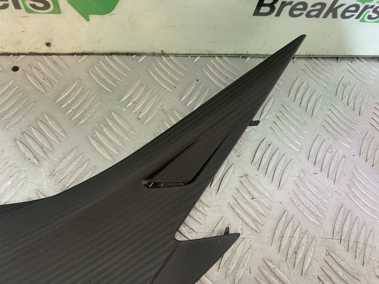 APRILIA RSV4 FACTORY LEFT AND RIGHT CARBON SIDE INFILLS YEAR 2009-2012 (CMB1224)