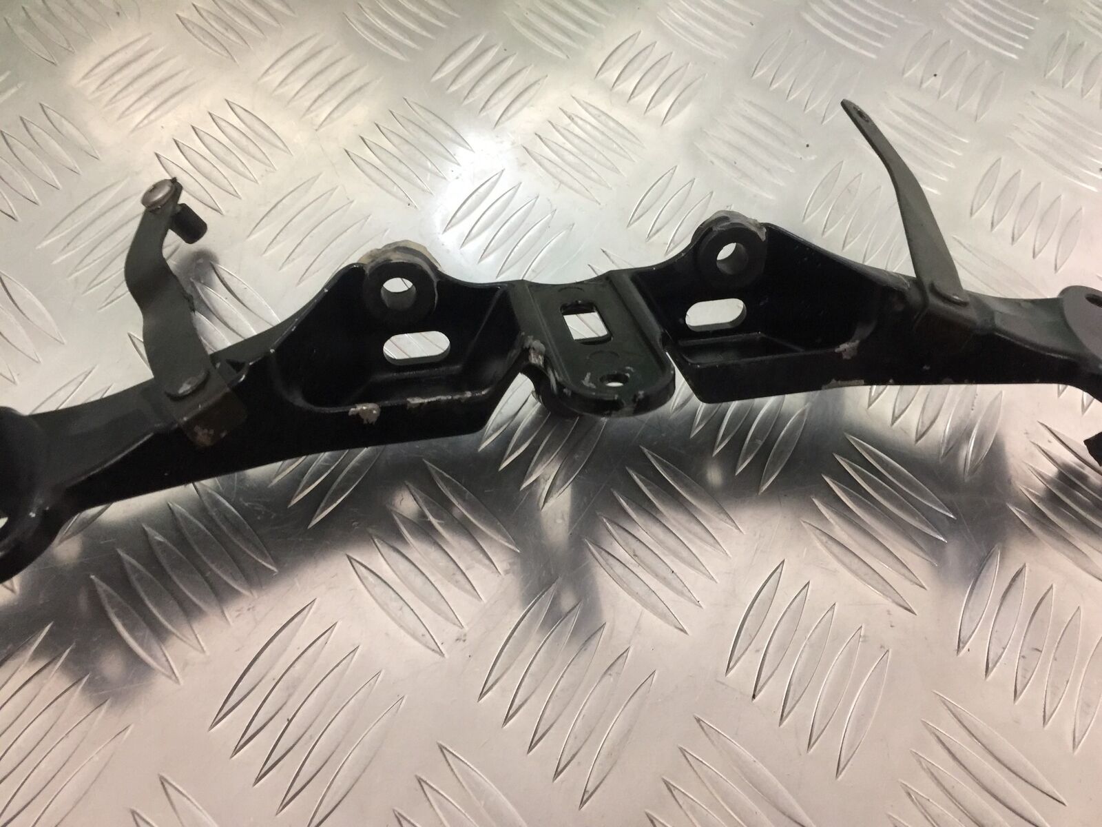 KAWASAKI ZX10R ZX10 FAIRING BRACKET   YEAR 2004-2005 (STOCK 932)