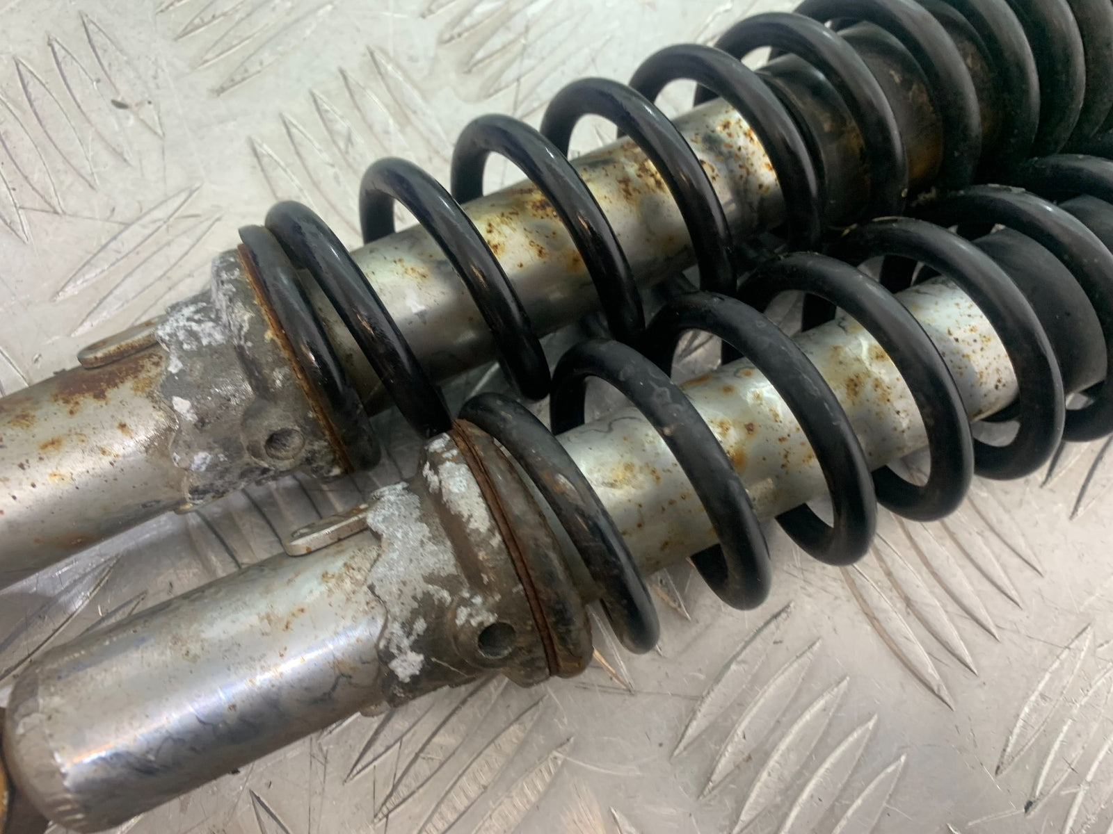 YAMAHA YBR125 YBR 125 REAR SHOCKS   YEAR 2010-2017 (CMB1163