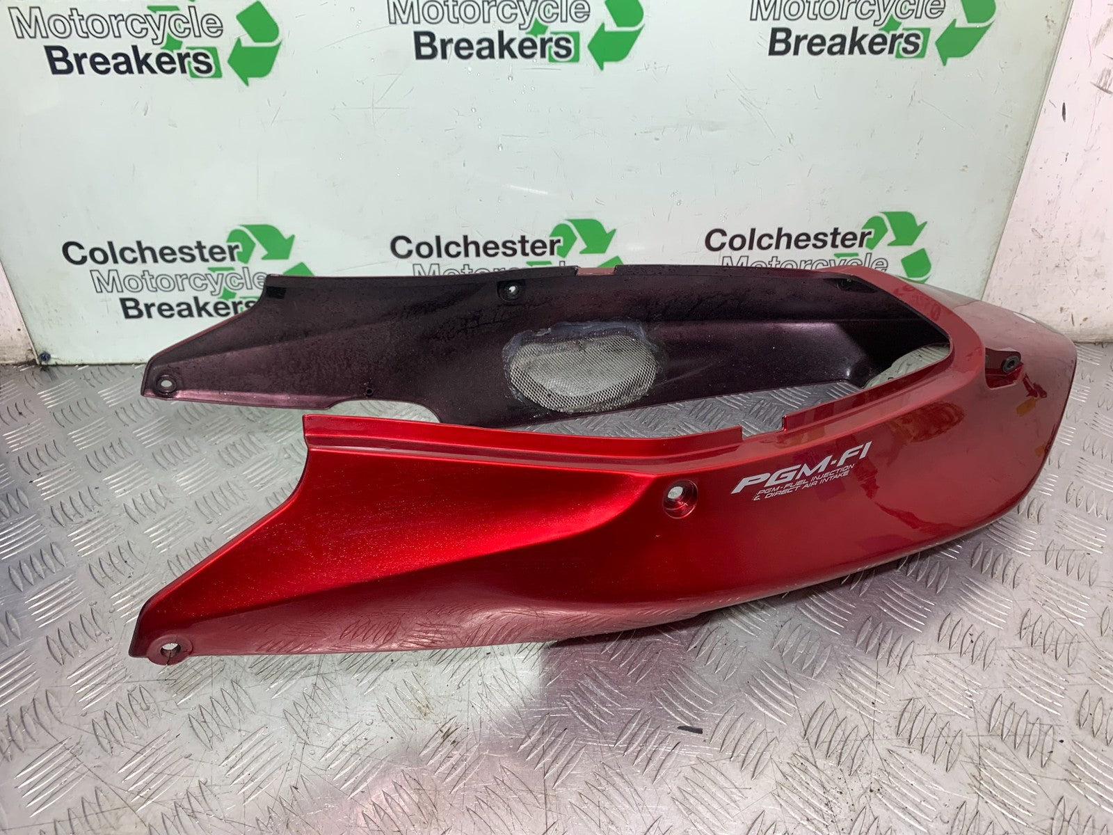 HONDA CBR1100 BLACKBIRD TAIL PIECE  YEAR 1999-2005 (CMB1232)