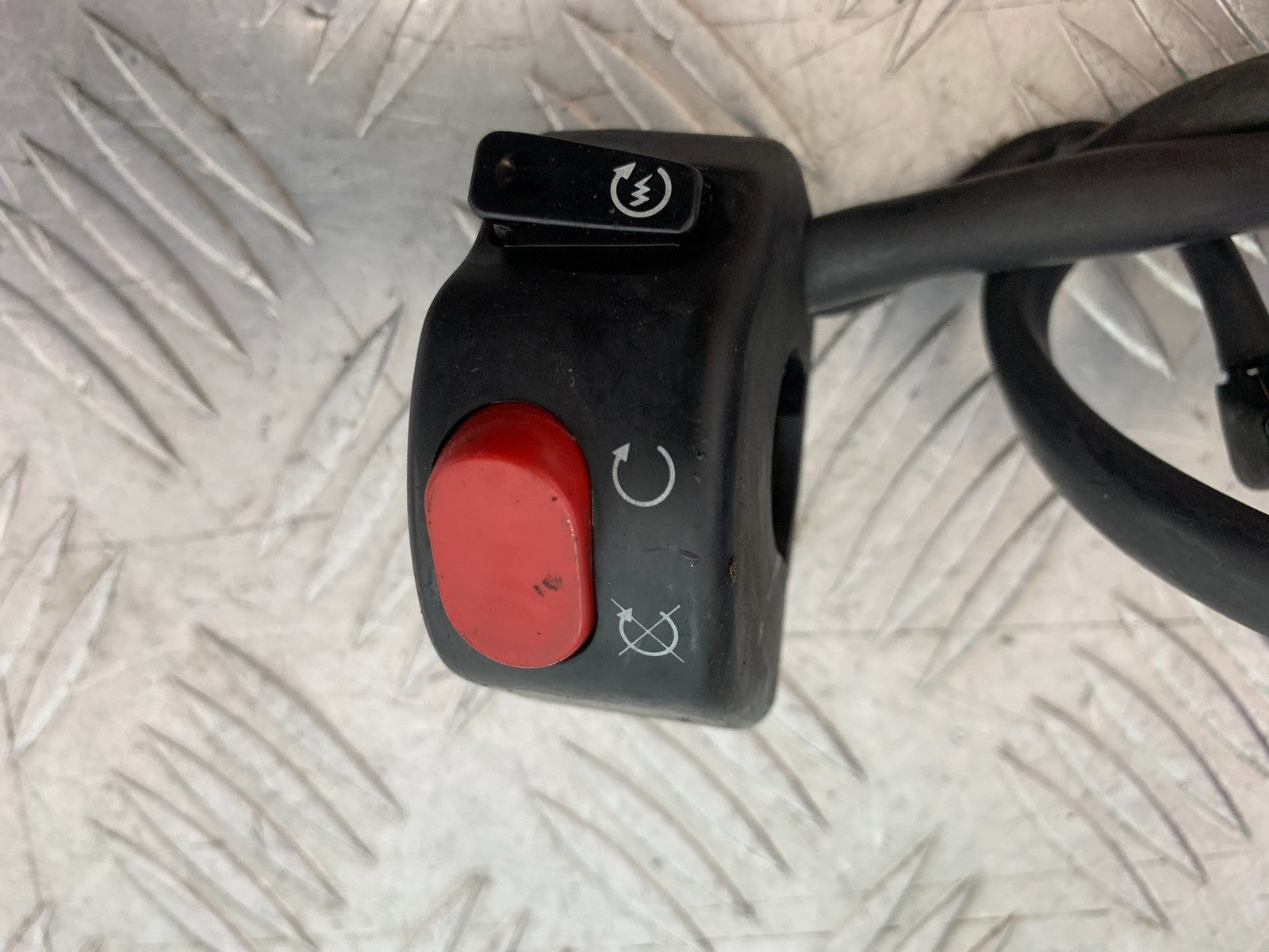 TRIUMPH SPEED TRIPLE R 1050 RIGHT SWITCH GEAR  2009 (CMB1183)