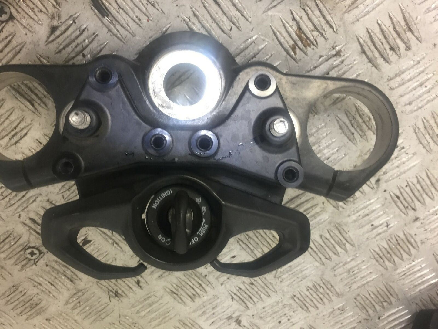 TRIUMPH TROPHY 1215 SE ECU LOCKS KEY  2012-2017 (STOCK 534)