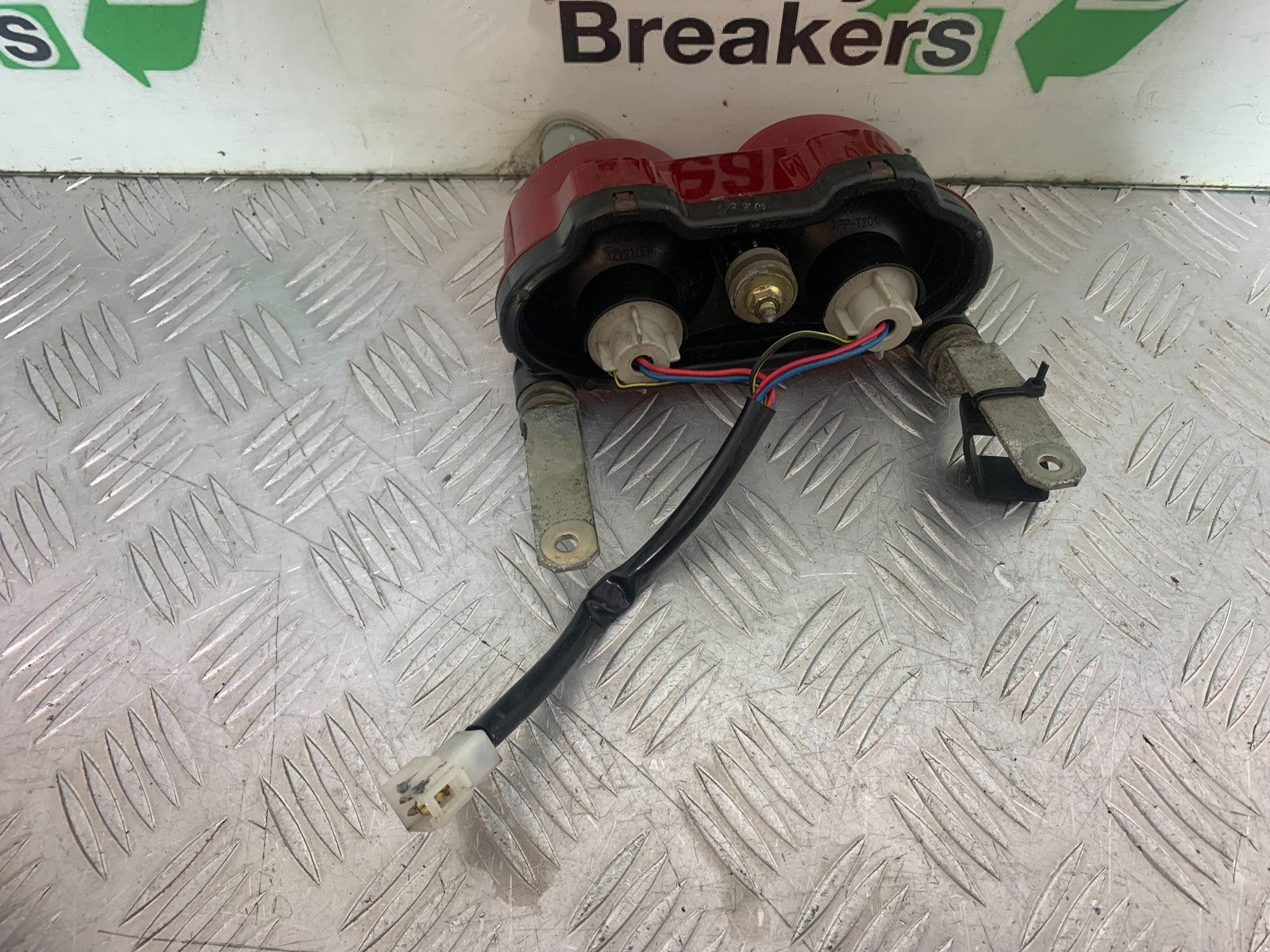 KAWASAKI ZX9R ZX9 E1 REAR LIGHT  YEAR 2000-01 (CMB1171)