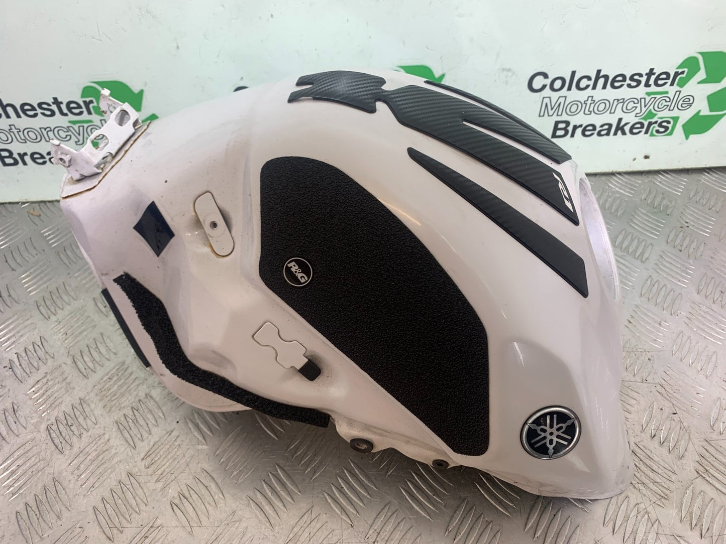 YAMAHA YZF R1 14 B BIG BANG PETROL TANK   2009-14 (CMB1175)