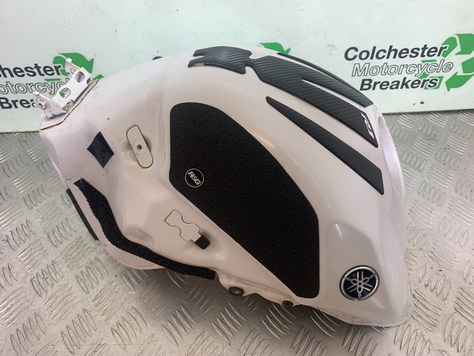 YAMAHA YZF R1 14 B BIG BANG PETROL TANK   2009-14 (CMB1175)