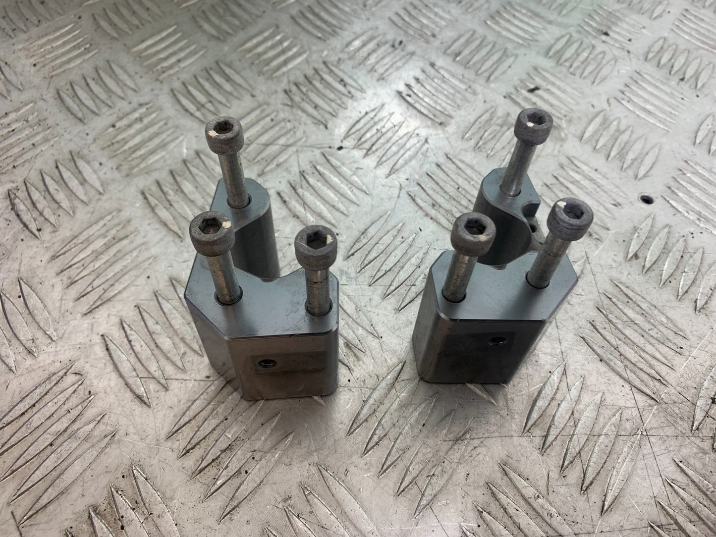 KAWASAKI GTR1400 GTR 1400 HANDLEBAR RISERS   YEAR 2007-2009 (CMB1174)