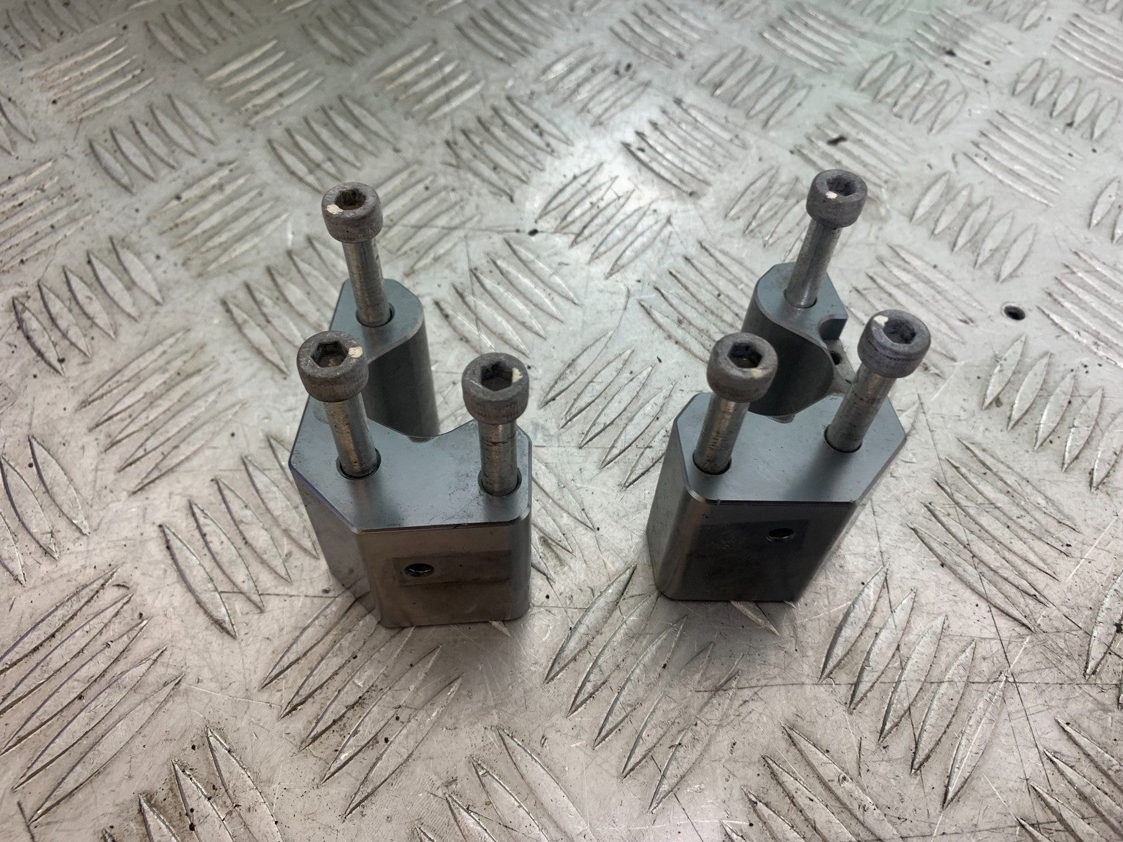 KAWASAKI GTR1400 GTR 1400 HANDLEBAR RISERS   YEAR 2007-2009 (CMB1174)