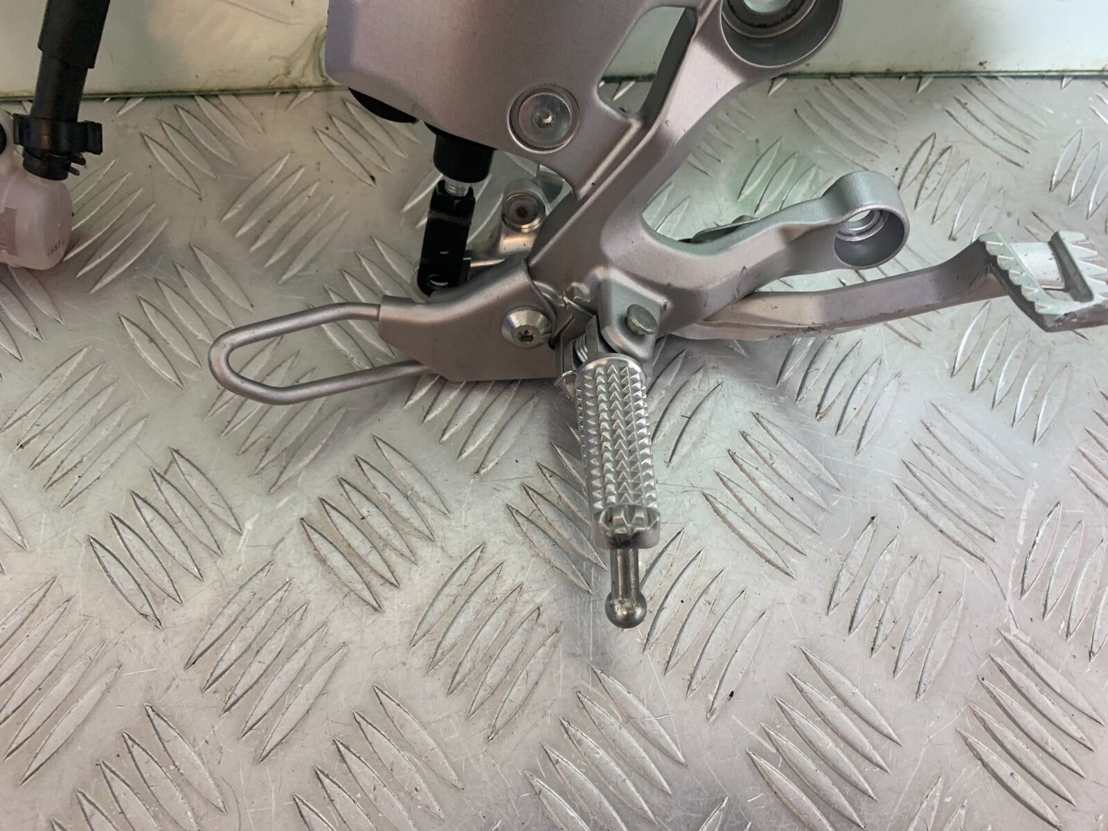 YAMAHA XSR900 XSR 900 FRONT RIGHT HANGER YEAR 2021-2022 (CMB1073)