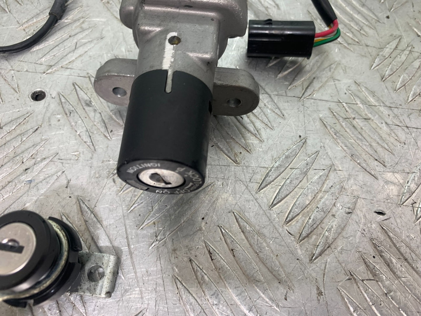 DUCATI 1198 S ECU LOCKS CLOCKS KEYS CODE   YEAR 2009-2011 (CMB1219)