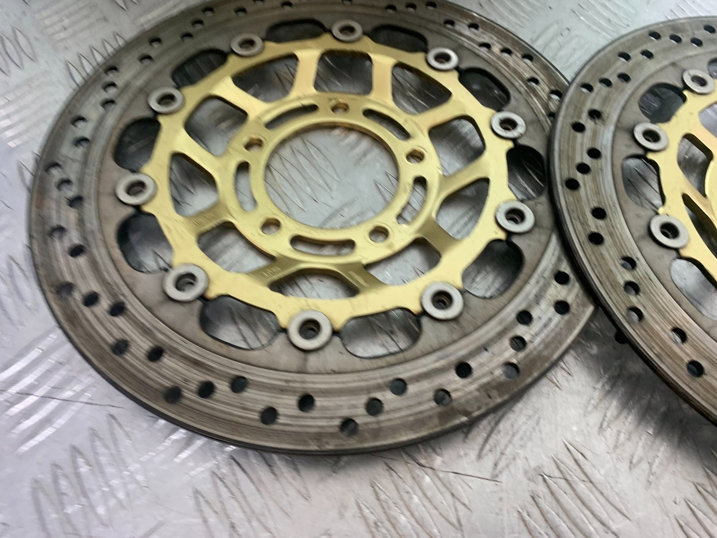 TRIUMPH 1050 SPEED TRIPLE FRONT BRAKE DISCS  YEAR 2005-2007 (CMB1322)