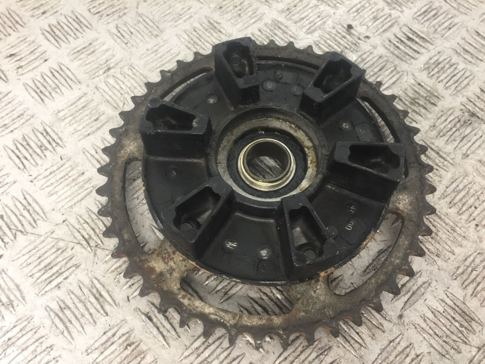 YAMAHA YZF1000 YZF 1000 THUNDERACE SPROCKET CARRIER   YEAR 1996 (STOCK  777)