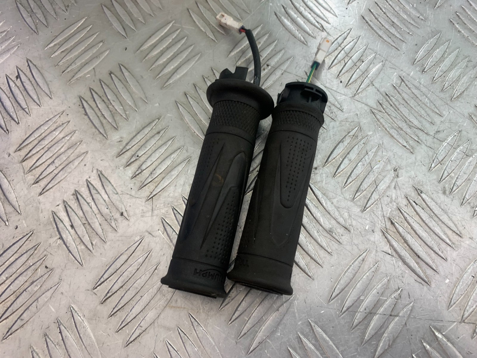 TRIUMPH TIGER 800 XRT HEADTED GRIPS YEAR 2018-2020 (CMB1193)