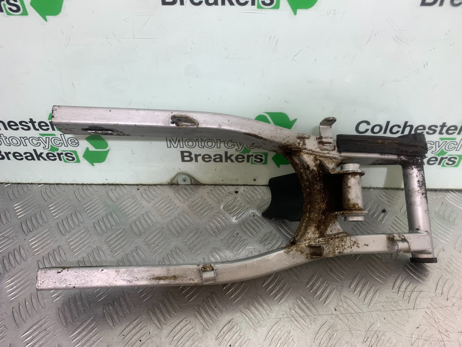 SUZUKI GS500 GS 500 SWINGARM  YEAR 2001-2008 (CMB1254)