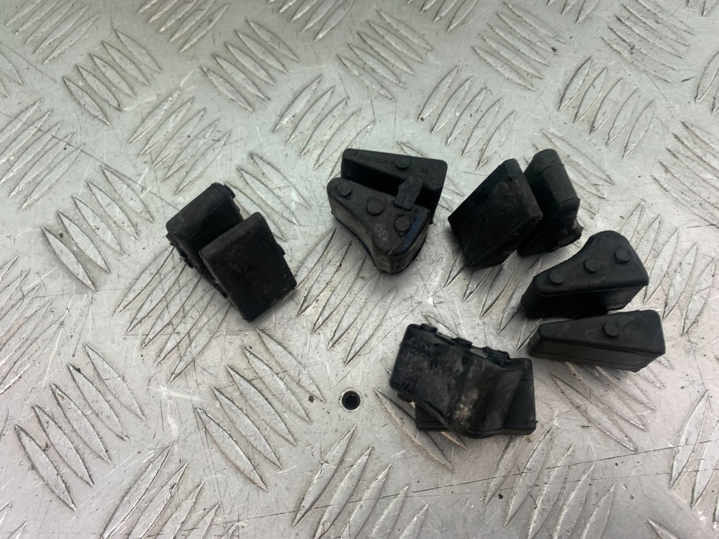 APRILIA RS660 RS 660 CUSH DRIVE RUBBERS   YEAR 2020-2024 (CMB1202)