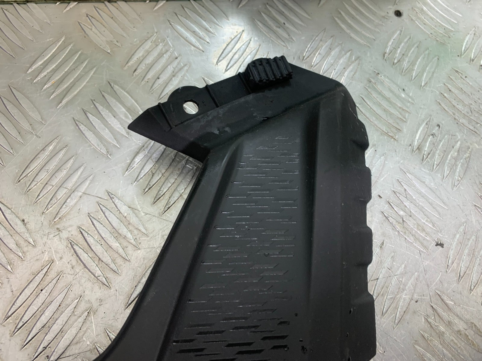 KTM 390 ADVENTURE RIGHT RADIATOR COVER  YEAR 2020-24 (CMB1240)
