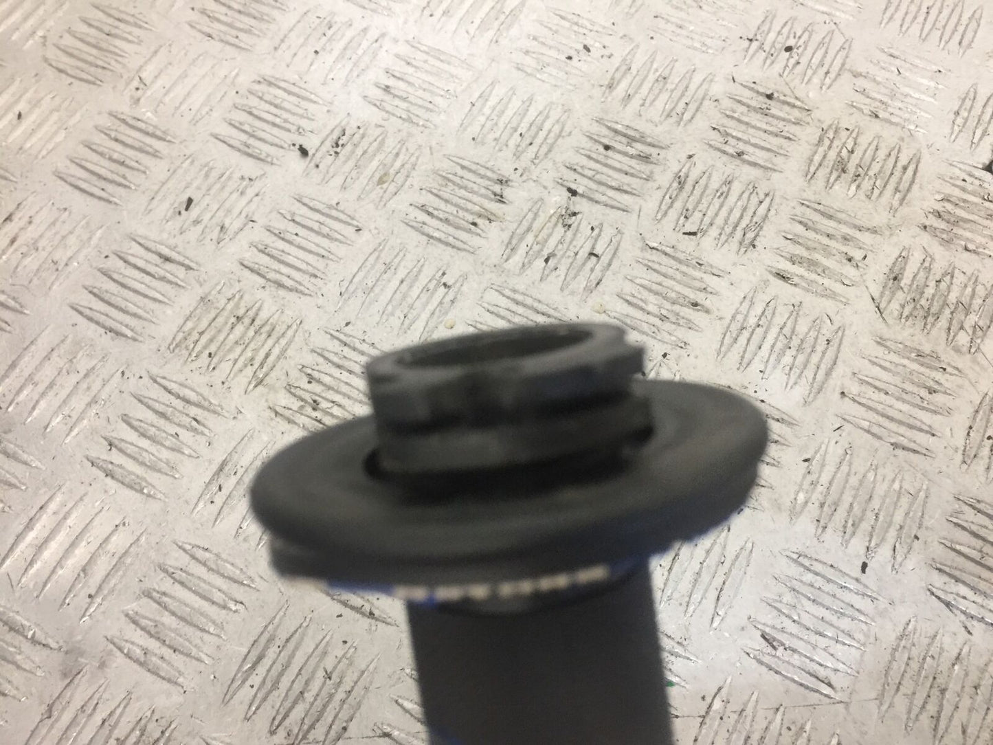 YAMAHA XT125X XT125 X THROTTLE TWIST GRIP  YEAR 2008  (STOCK 857)