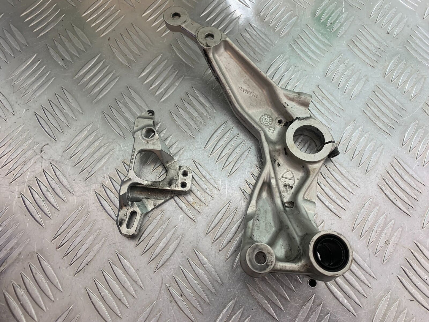 DUCATI 1199 PANIGALE LEFT FRONT HANGER  YEAR 2012-2014 (CMB1047)