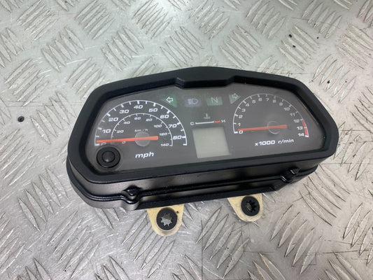 HONDA XL125 VARADERO CLOCKS SPEEDO DASH   YEAR 2001-2006  (CMB1210)