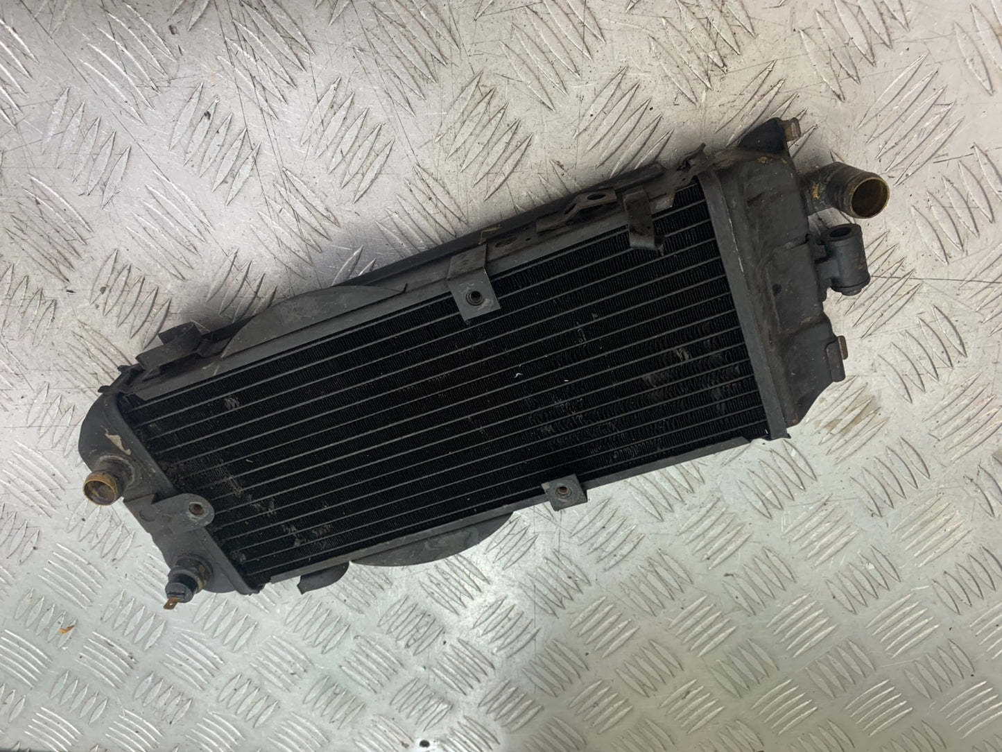 HONDA VT700 VT 700 SHADOW RADIATOR   YEAR 1984-85 (CMB1328)