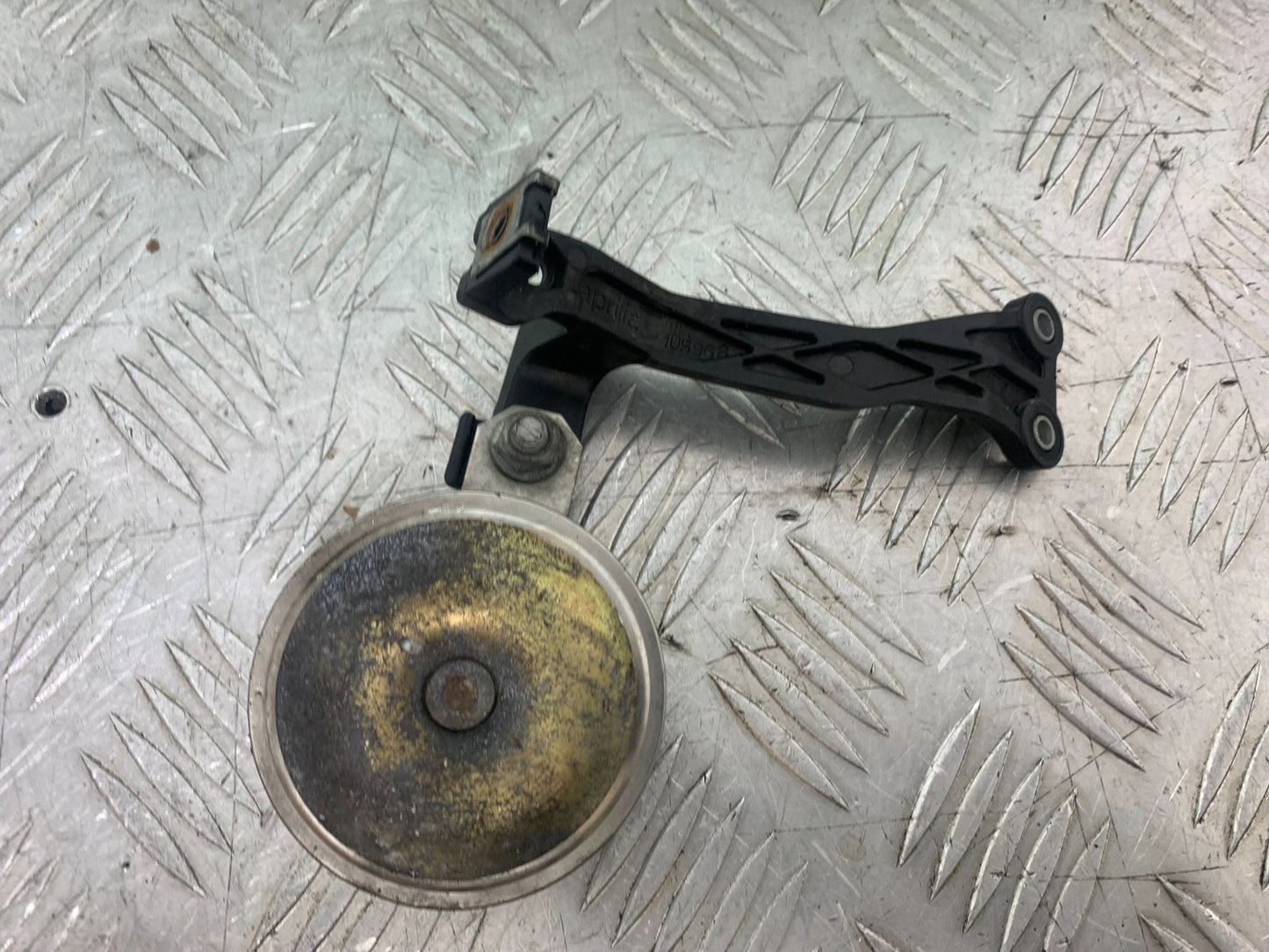 APRILIA RSV1000 R FACTORY MILLE HORN AND BRACKET   2004-09 (CMB1203)