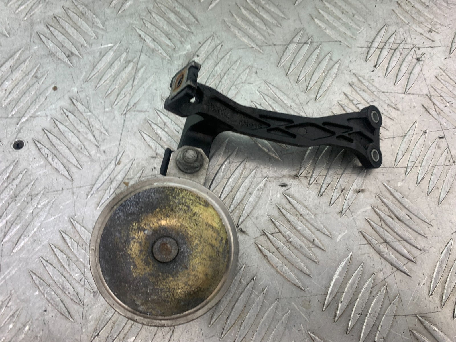 APRILIA RSV1000 R FACTORY MILLE HORN AND BRACKET   2004-09 (CMB1203)