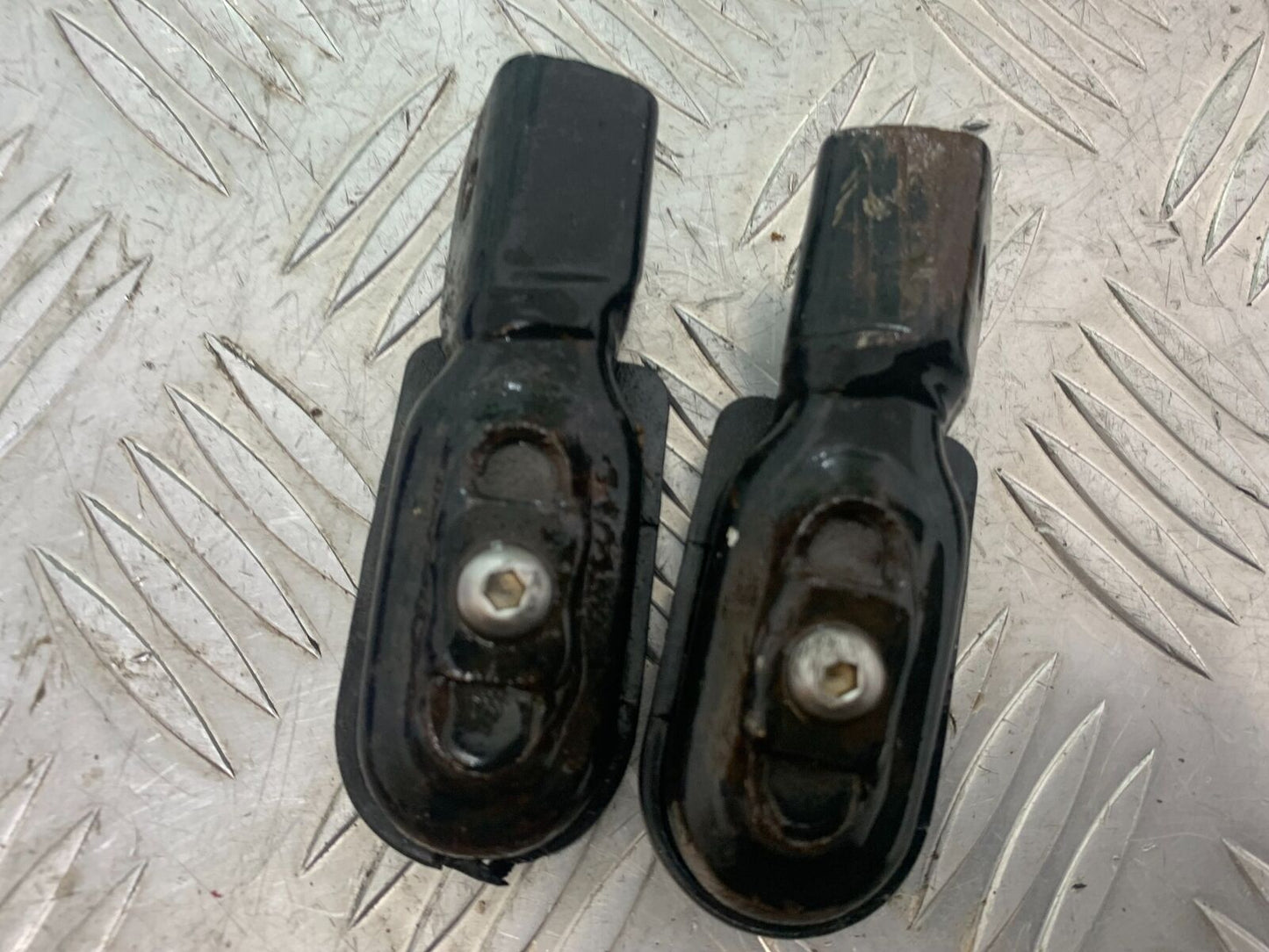 YAMAHA XT125 X XT 125 X FRONT FOOTPEGS    2005-2011 (CMB1097)