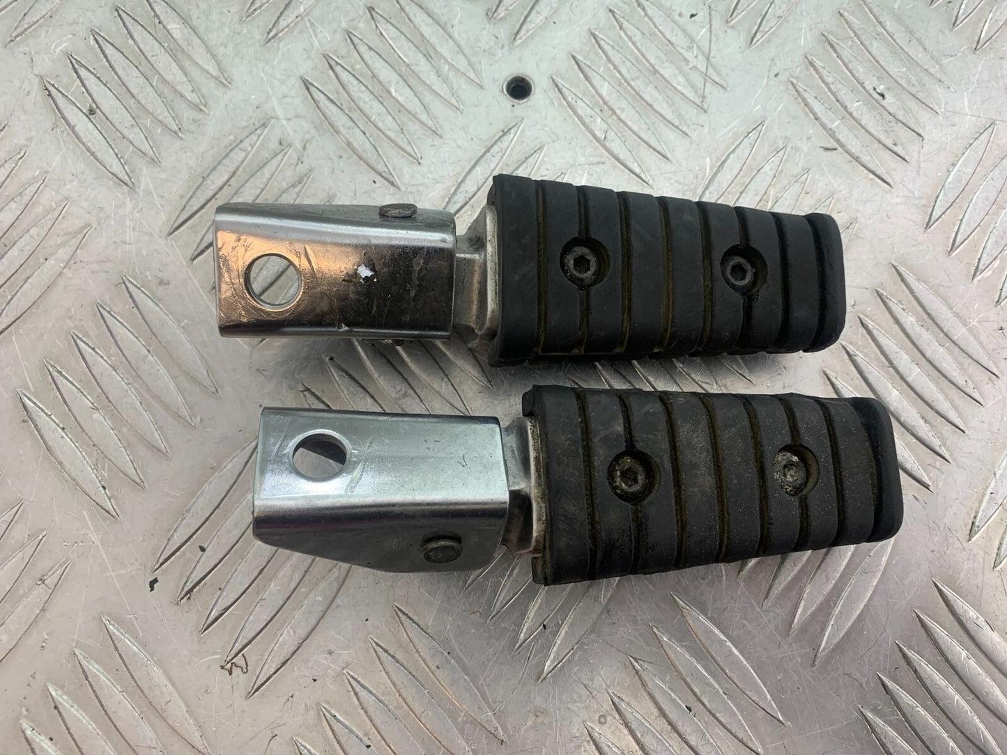 YAMAHA XV535 XV 535 VIRAGO REAR FOOTPEGS YEAR 1994-02 (CMB1044)