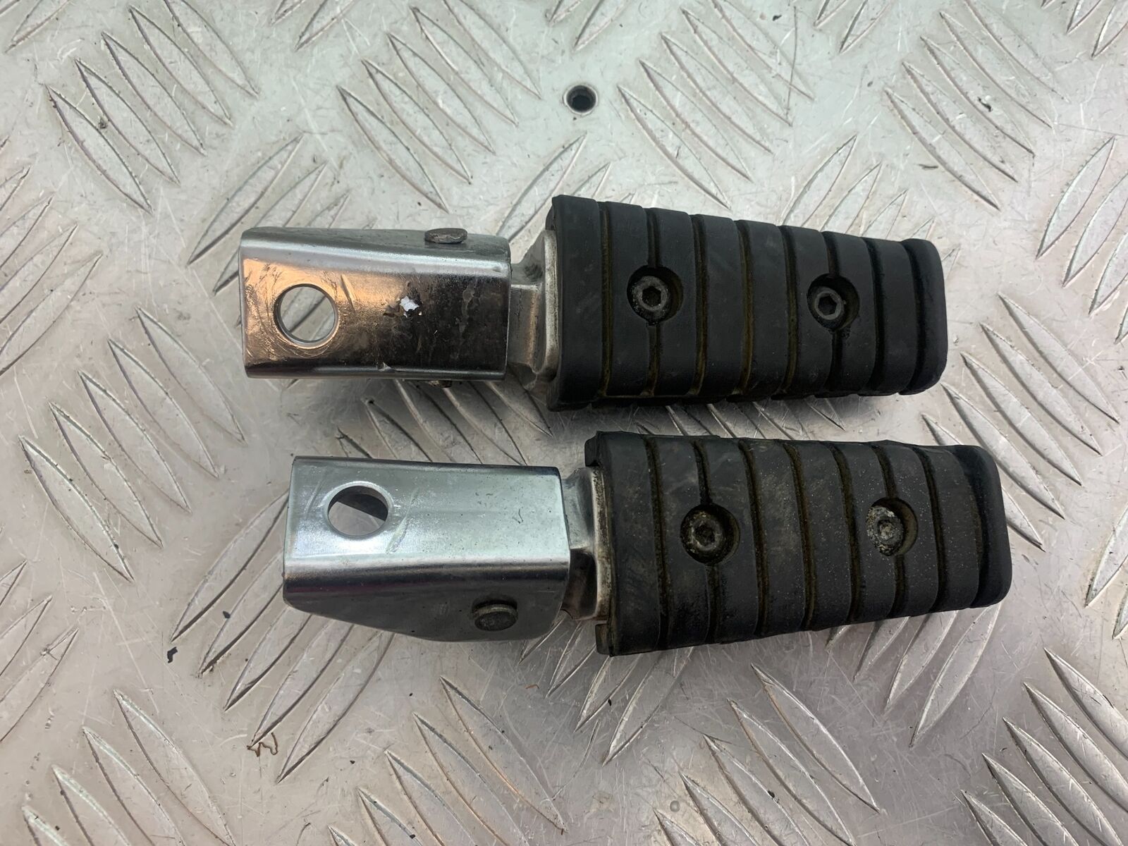 YAMAHA XV535 XV 535 VIRAGO REAR FOOTPEGS YEAR 1994-02 (CMB1044)