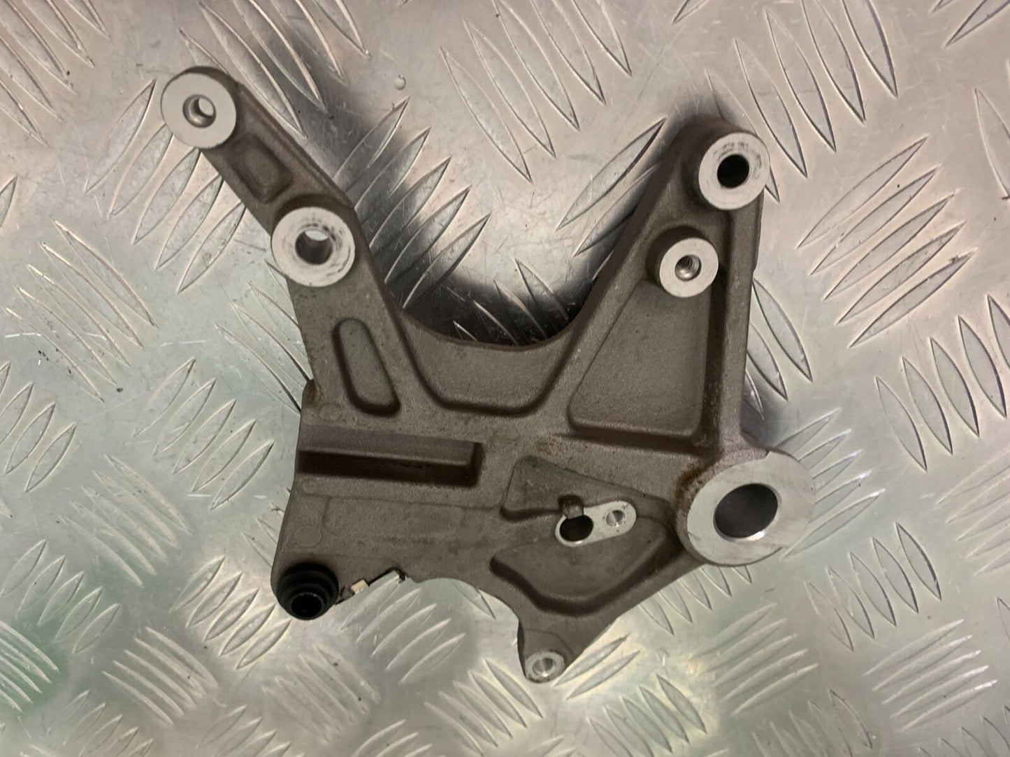 HONDA CRF1000 (DCT) AFRICA TWIN REAR CALIPER BRACKET   YEAR 2019 (STOCK 962)