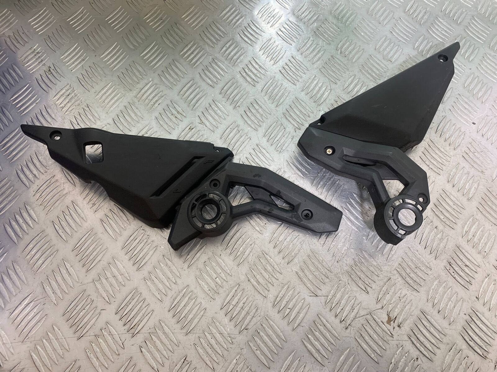 KAWASAKI Z650 ER650 KNFAN LEFT & RIGHT SIDE INFILLS  YEAR 2022-2024 (CMB1112)