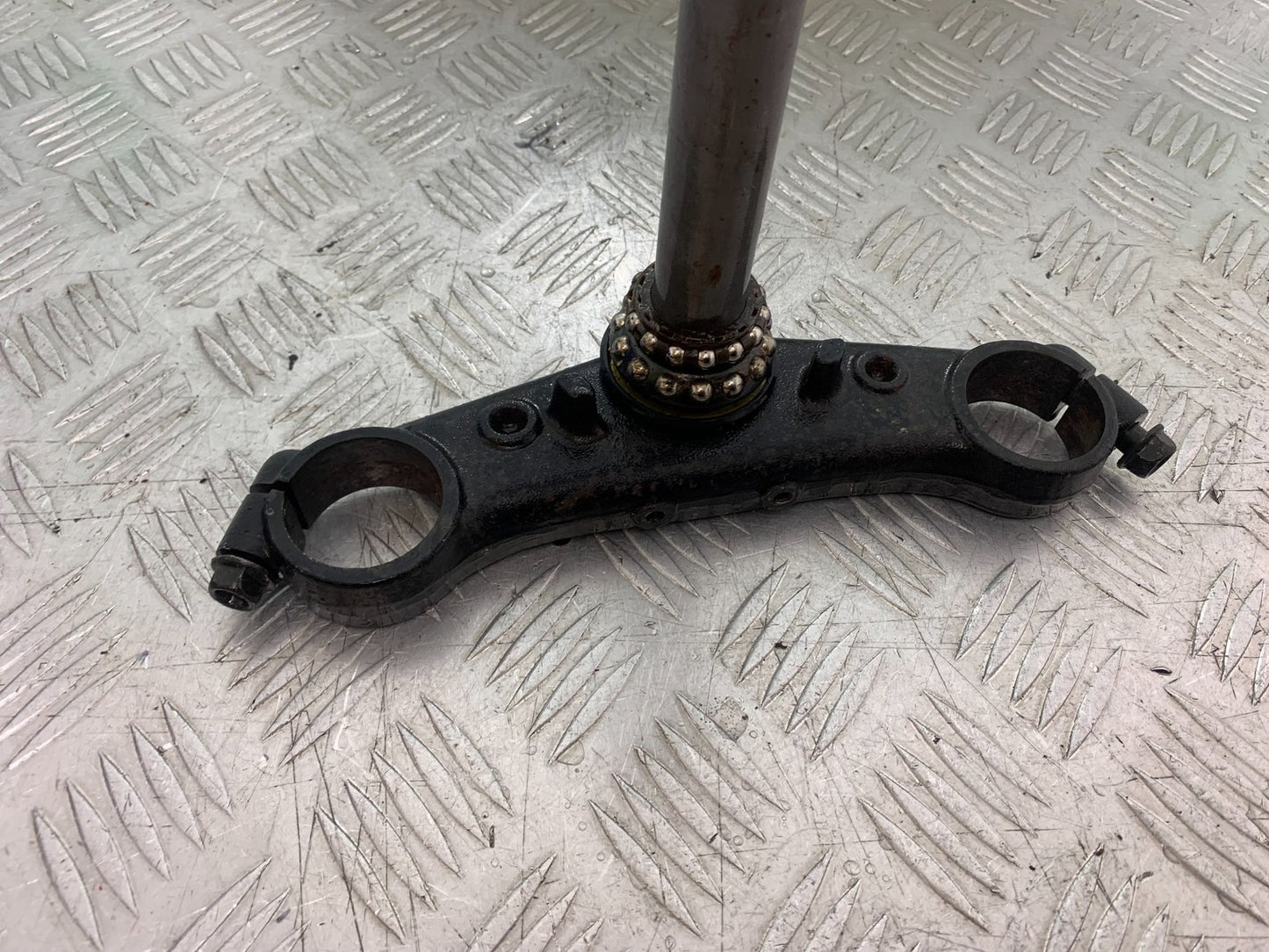 HONDA CBR1100 BLACKBIRD BOTTOM YOKE   YEAR 1999-2005 (CMB1232)