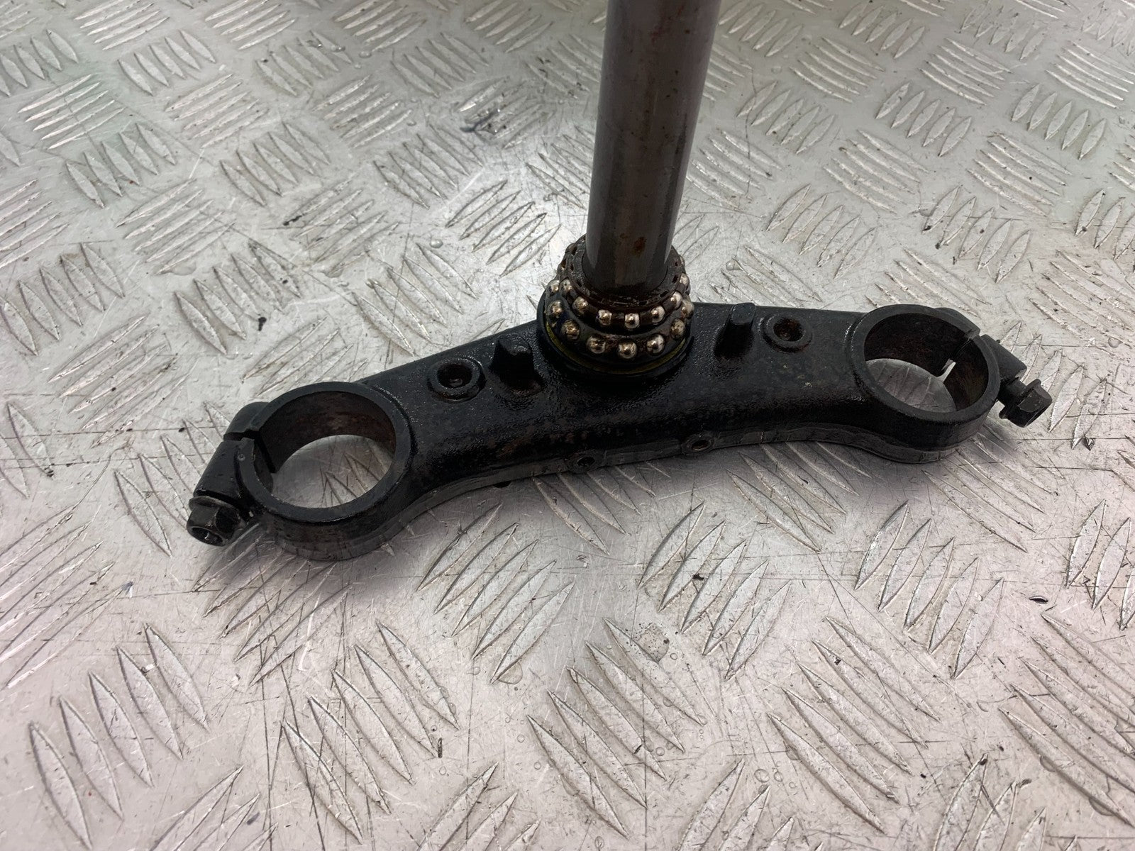 HONDA CBR1100 BLACKBIRD BOTTOM YOKE   YEAR 1999-2005 (CMB1232)